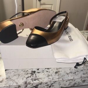 Brand New Veronica Beard low heel